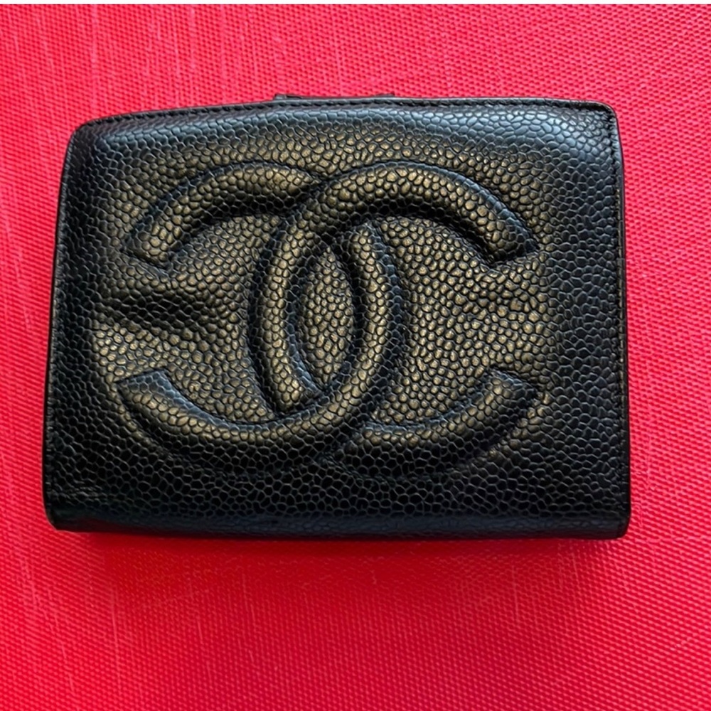 Authentic CHANEL vintage wallet, look at pictures C rubbed off on wallet